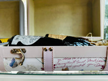 Carica l'immagine nel visualizzatore di Gallery, Bauletto - vini, grappa e confettura artigianale