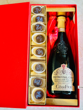 Carica l'immagine nel visualizzatore di Gallery, Confezione Amarone - grappa o vino e praline artigianali