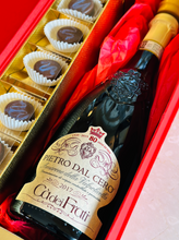Carica l'immagine nel visualizzatore di Gallery, Confezione Amarone - grappa o vino e praline artigianali