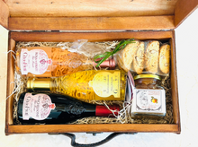 Carica l'immagine nel visualizzatore di Gallery, Bauletto - vini e prodotti artigianali