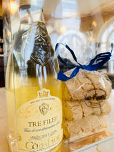 Carica l'immagine nel visualizzatore di Gallery, Confezione regalo - vino passito e cantucci alle mandorle