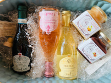 Carica l'immagine nel visualizzatore di Gallery, Confezione regalo - vino e confetture artigianali