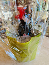 Carica l'immagine nel visualizzatore di Gallery, Confezione regalo - bottiglia con glacette Ca' dei Frati e cavatappi