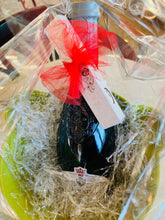 Carica l'immagine nel visualizzatore di Gallery, Confezione regalo - bottiglia con glacette Ca' dei Frati e cavatappi