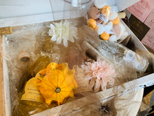 Carica l'immagine nel visualizzatore di Gallery, Bauletto regalo - vini, grappe e meringhe artigianali