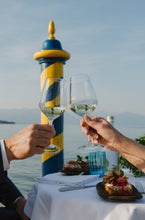 Carica l&#39;immagine nel visualizzatore di Gallery, Esperienza &quot;Brindisi sul lago&quot; - buono regalo
