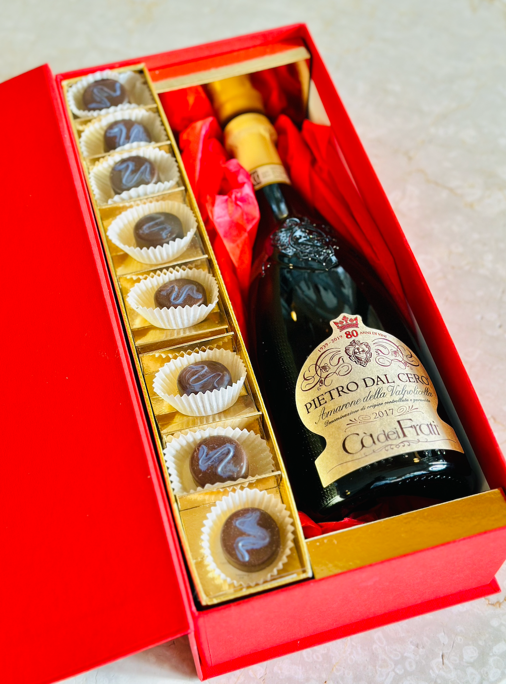 Cioccolatini alla grappa di Amarone e bottiglia di Amarone della Valpolicella Pietro Dal Cero DOCG