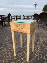 Carica l'immagine nel visualizzatore di Gallery, Tavolino gueridon per vino personalizzato
