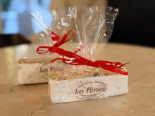 Carica l&#39;immagine nel visualizzatore di Gallery, Torrone morbido al miele
