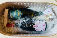 Carica l&#39;immagine nel visualizzatore di Gallery, Confezione regalo: vino e composte artigianali
