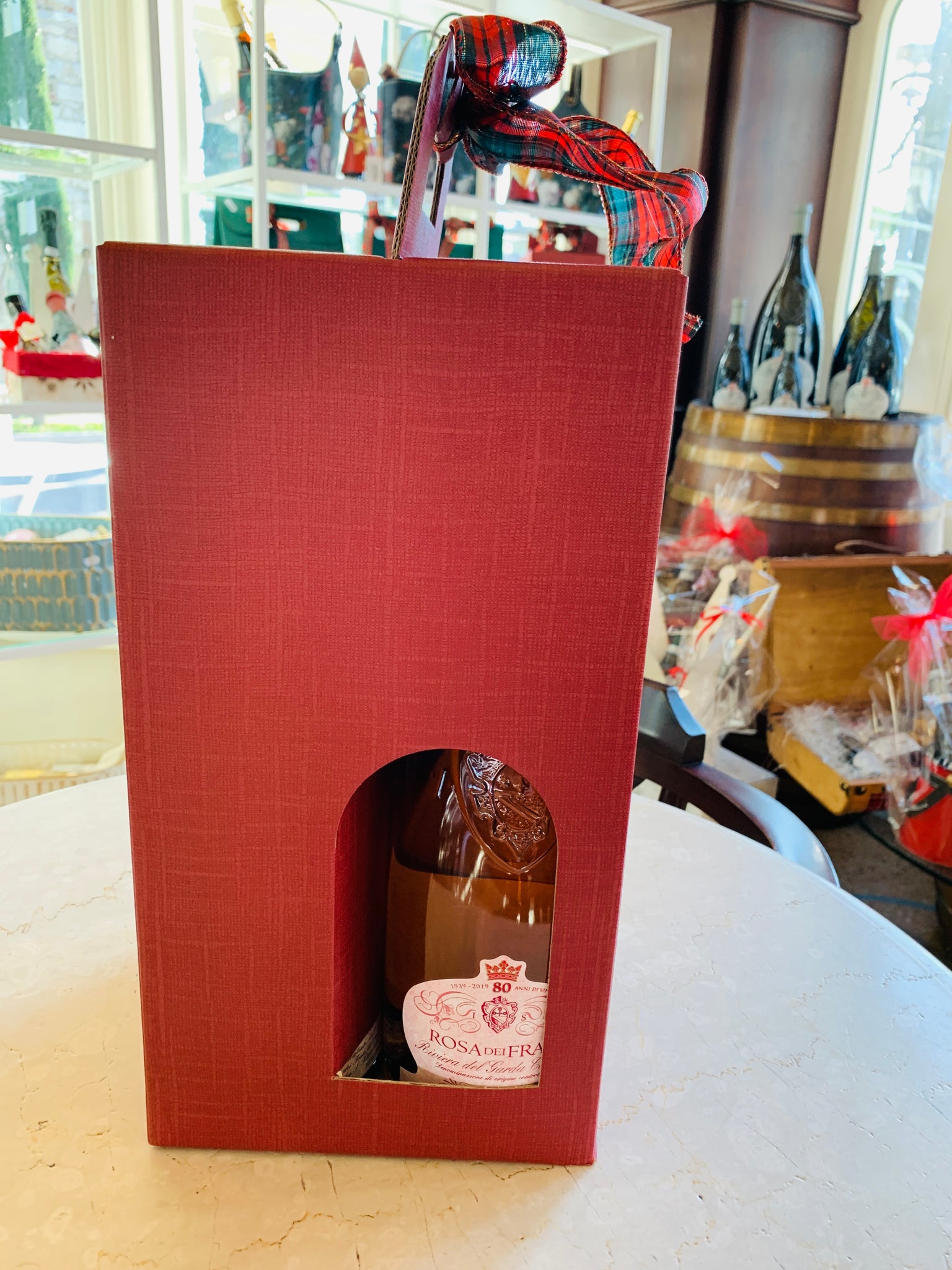Confezione regalo con bottiglie di vino – Caffetteria Pasticceria La Fenice